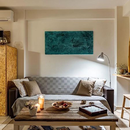 Downtown Central Suite With Private Parking Каламата Екстериор снимка
