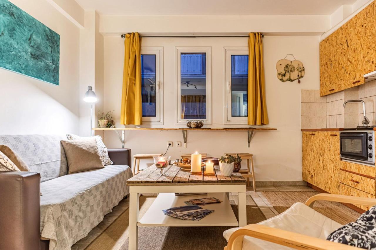 Downtown Central Suite With Private Parking Каламата Екстериор снимка