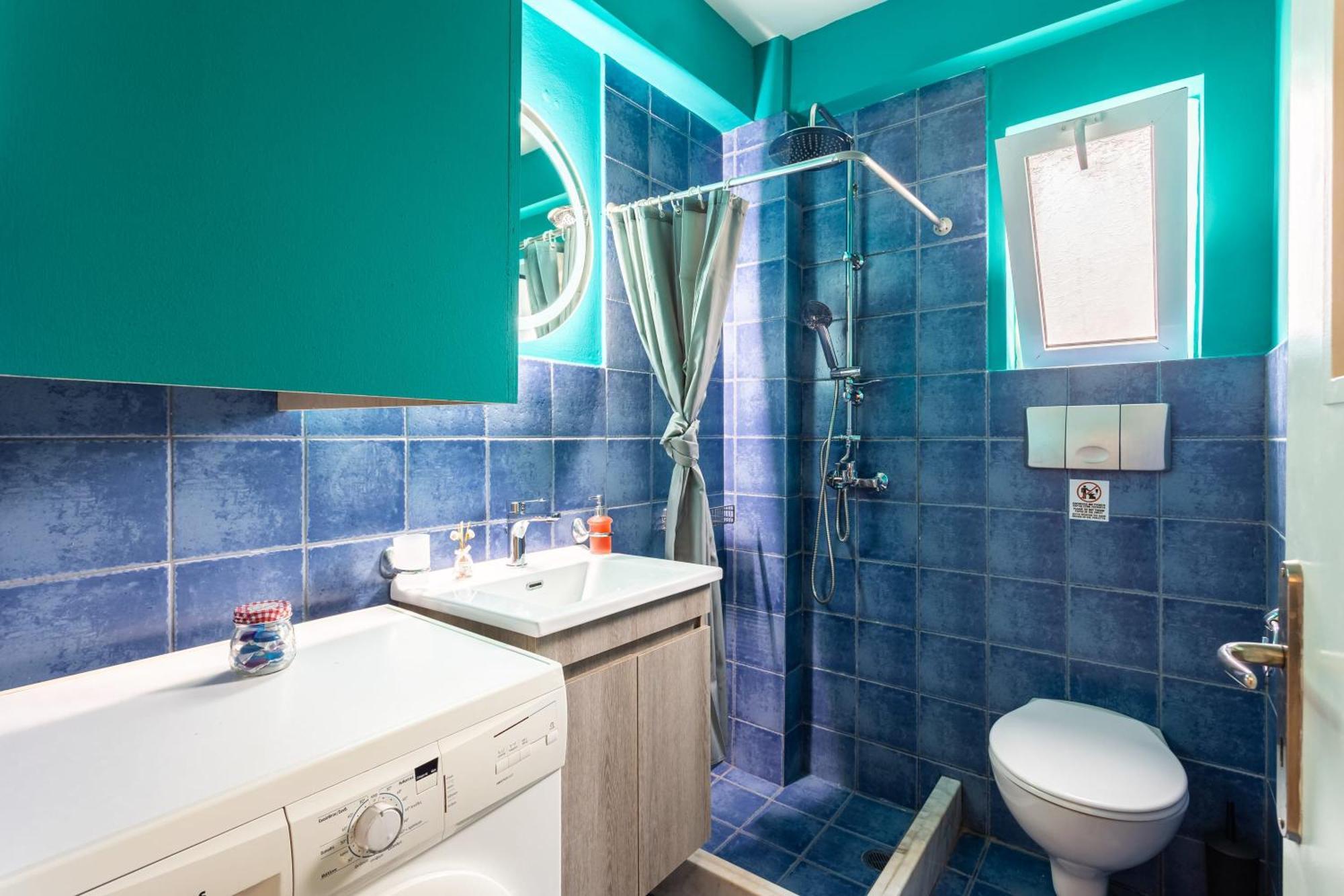 Downtown Central Suite With Private Parking Каламата Екстериор снимка