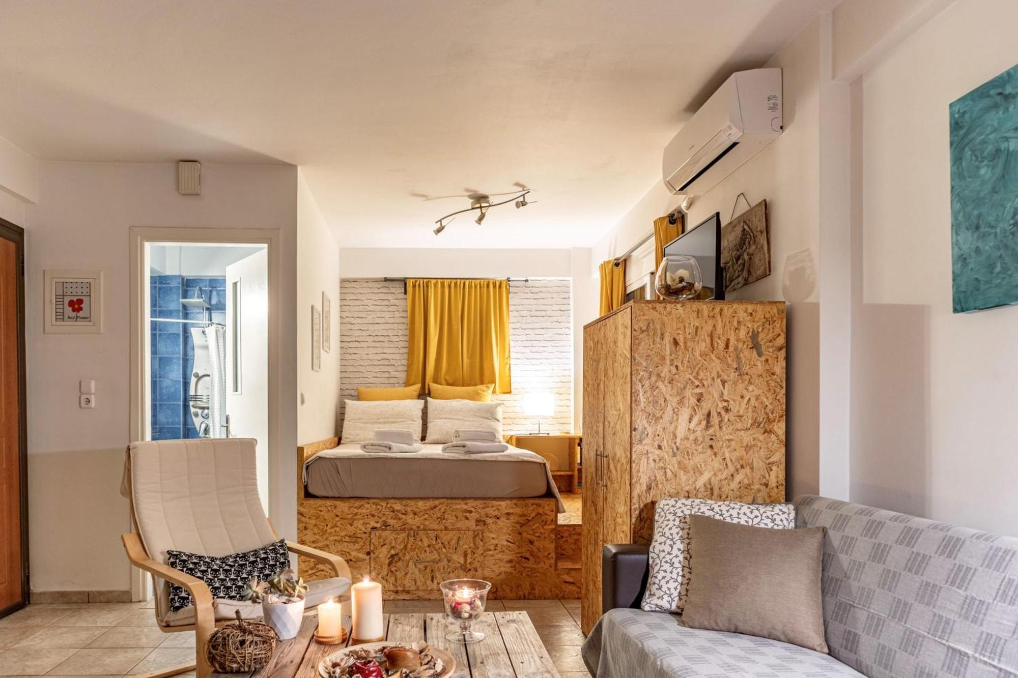 Downtown Central Suite With Private Parking Каламата Екстериор снимка