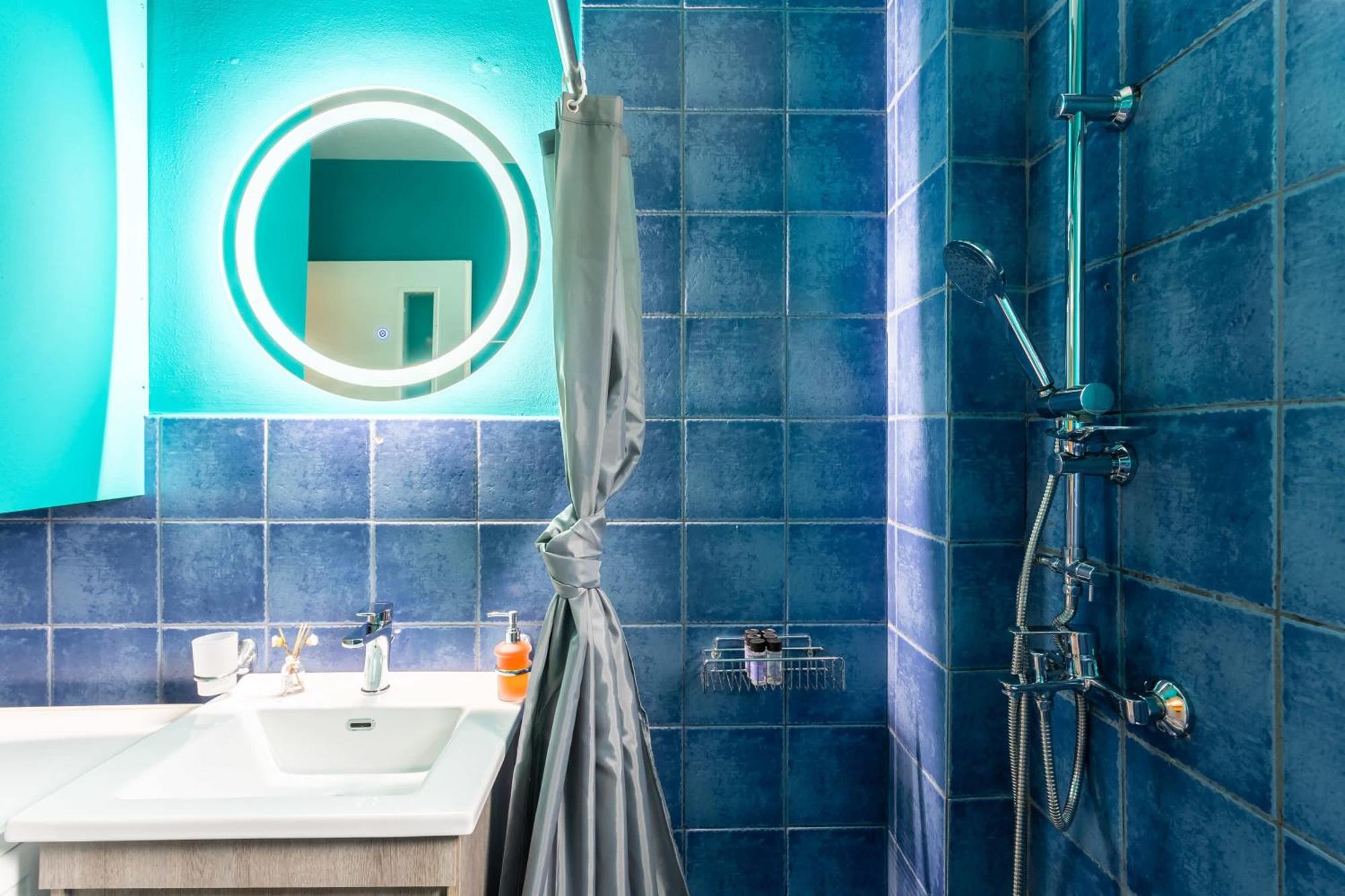Downtown Central Suite With Private Parking Каламата Екстериор снимка